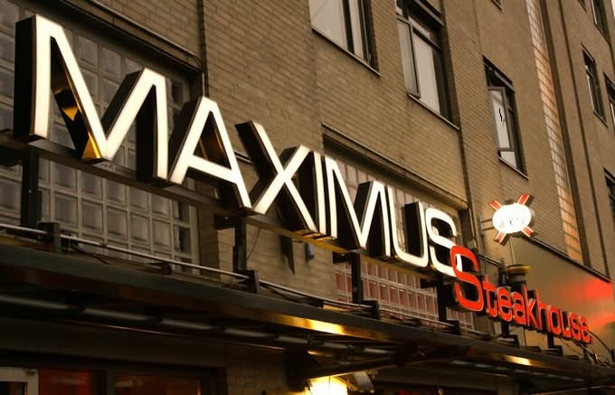 Penampakan Maximus Steakhouse dari luar. Tempatnya sangat cozy