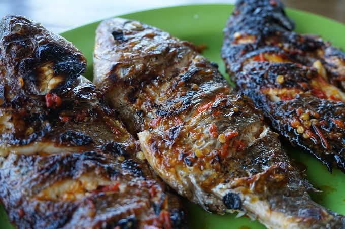 http://kenjogame.blogspot.com/ 7 Kuliner Khas Makassar Yang Akan Membuat Anda Tak Ingin Pulang - Ikan Nila Bakar