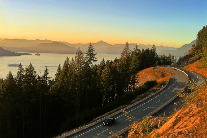 Sea to Sky Highway at dusk © Kyle Pearce/Flickr