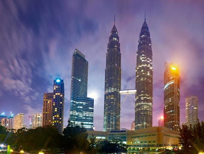 10 Negara Yang Paling Banyak Mengunjungi Indonesia - Petronas Tower, Malaysia