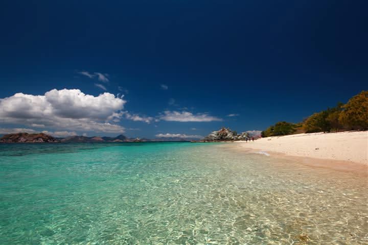 10-pantai-tersembunyi-indonesia-bidadari-labuan-bajo-skyscanner