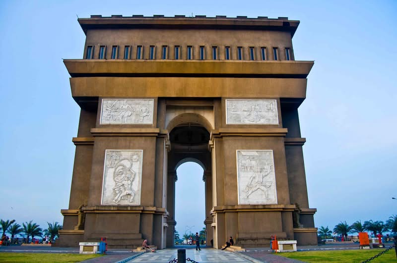 Monumen Simpang Lima Gumul, Kediri