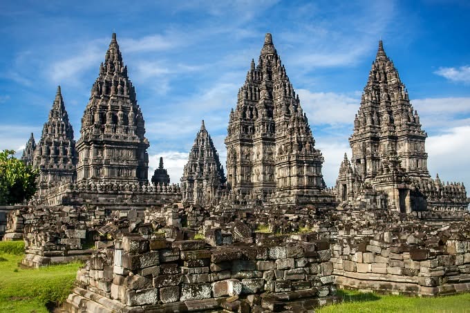 http://kenjogame.blogspot.com/ Membuktikan Keindahan Indonesia yang Terlukis di Selembar Uang Rupiah - Prambanan
