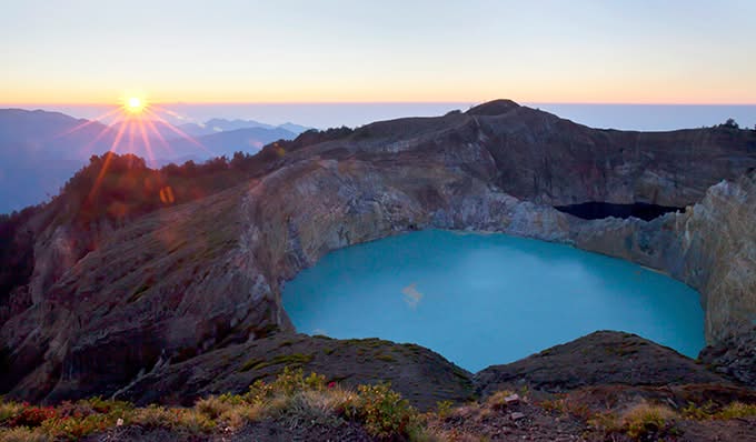 http://kenjogame.blogspot.com/ Membuktikan Keindahan Indonesia yang Terlukis di Selembar Uang Rupiah - Kelimutu