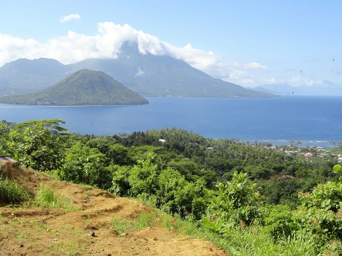 Membuktikan Keindahan Indonesia yang Terlukis di Selembar Uang Rupiah - Tidore dan Maitara