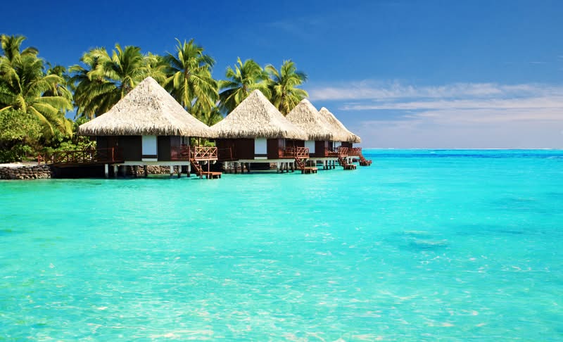 Resort di Bora-Bora. Cantik ya?