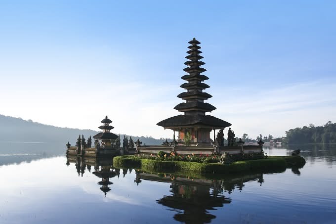 http://kenjogame.blogspot.com/ Membuktikan Keindahan Indonesia yang Terlukis di Selembar Uang Rupiah - Ulun Danu