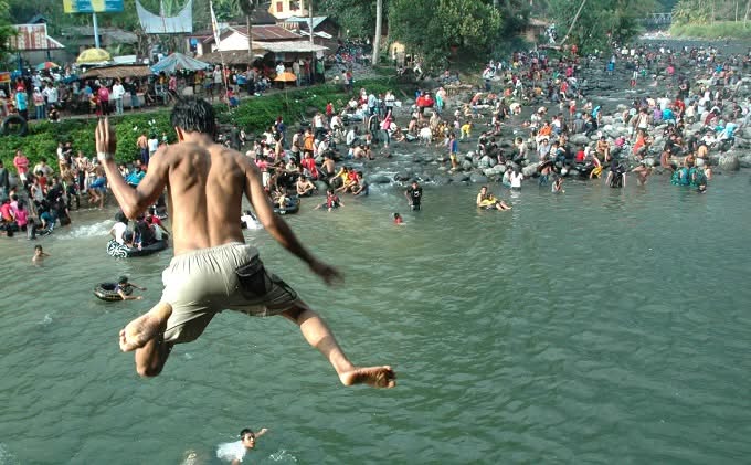 5 Kota di Indonesia Dengan Tradisi Unik Saat Ramadan - Balimau, Padang