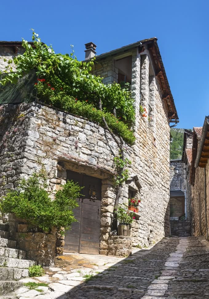 Une ruelle du vieux centre de Sainte-Enimie