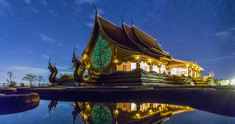 วัดสิรินธรวรารามภูพร้าว จ.อุบลราชธานี ภาพจาก Chaicatawan.com