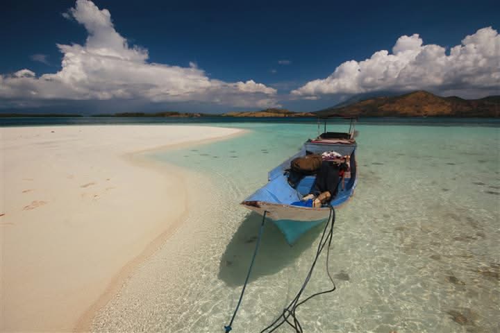 10-pantai-tersembunyi-indonesia-pasir-timbul-mekko-adonara-flores