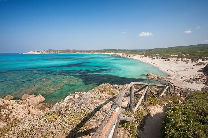 rena_majori_sardinia_shutterstock_106015085 Solanas è la sesta spiaggia più bella della Sardegna secondo il portale Skyscanner