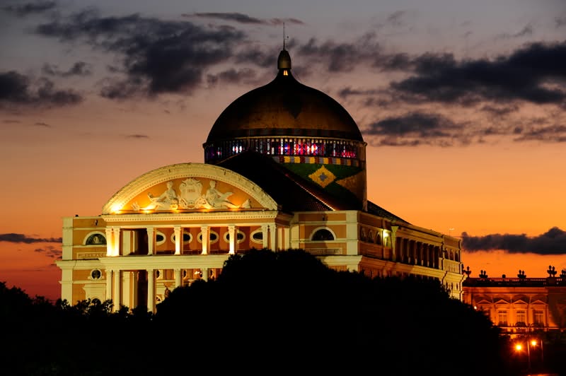 Clic a la foto para encontrar hoteles baratos en Manaus