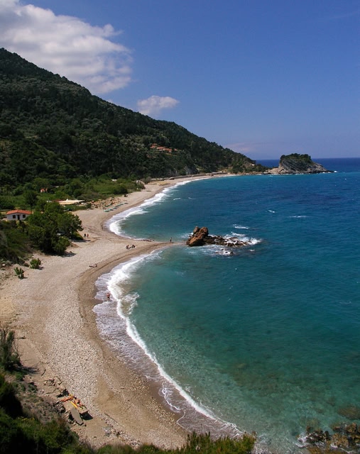 Η τεράστια παραλία στο Ποτάμι, κοντά στο Καρλόβασι