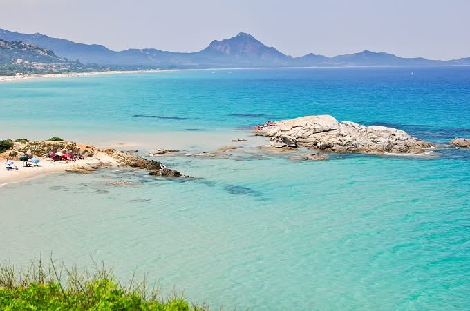 scoglio_peppino_sardinia_shutterstock_94160353 Solanas è la sesta spiaggia più bella della Sardegna secondo il portale Skyscanner