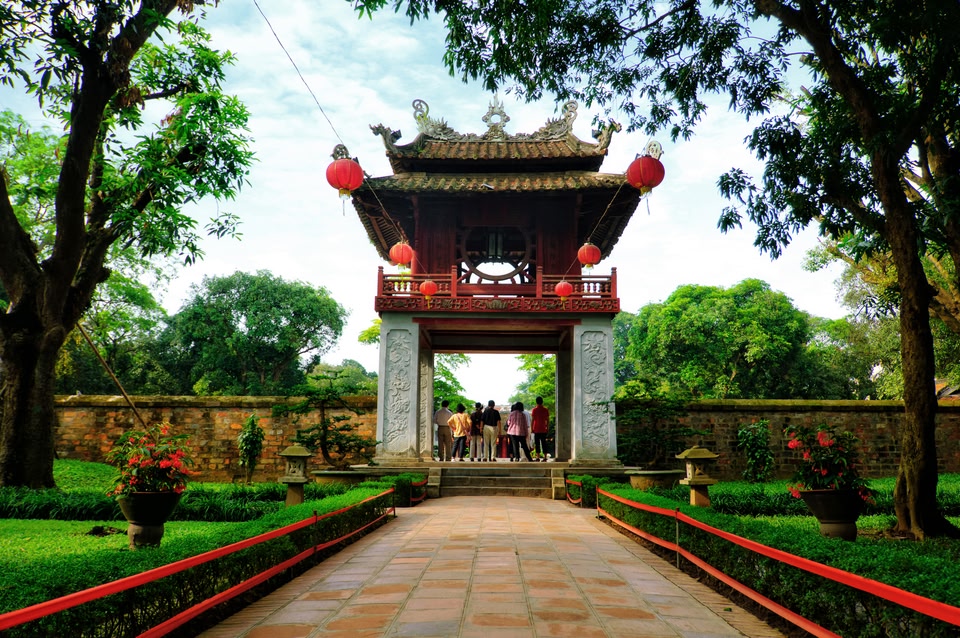 Vé máy bay đi Hà Nội giá rẻ