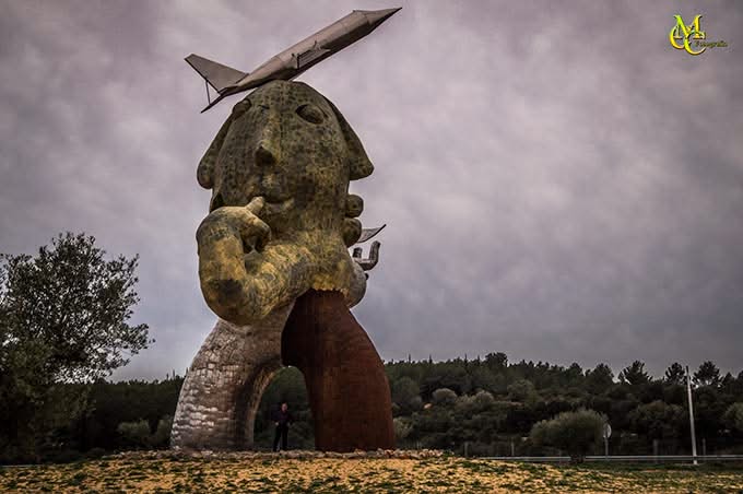 castellon_airport_sculpture_spain_by_man
