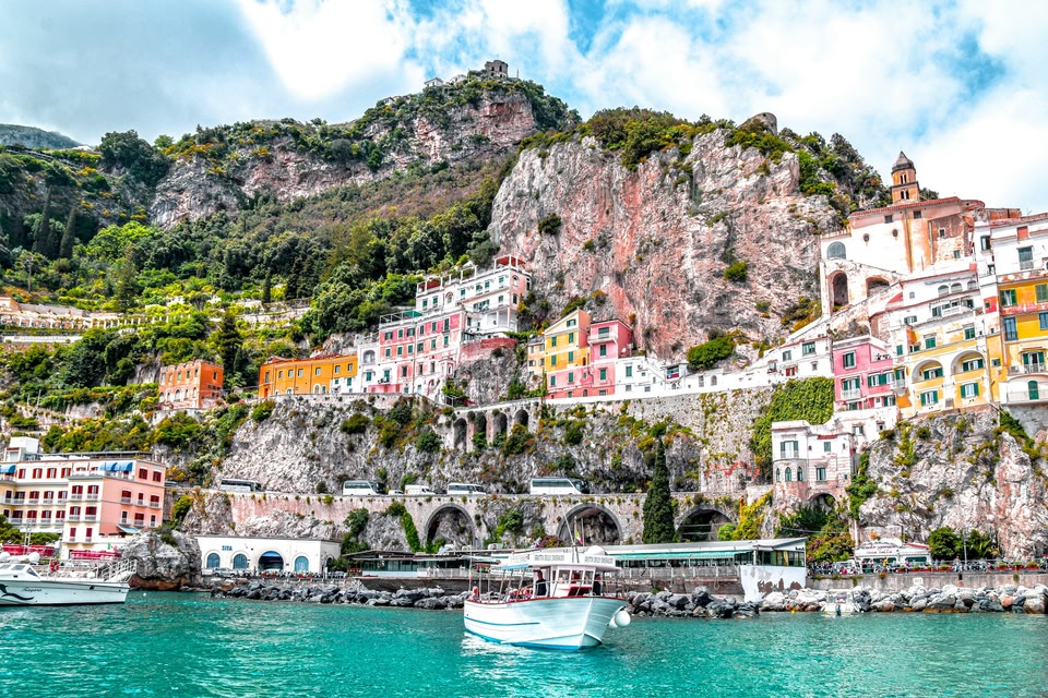 An image of the Amalfi coast