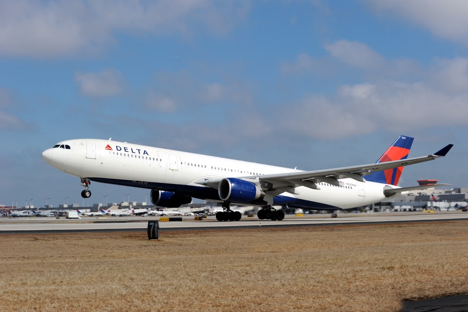 un avion de chez Delta Airlines