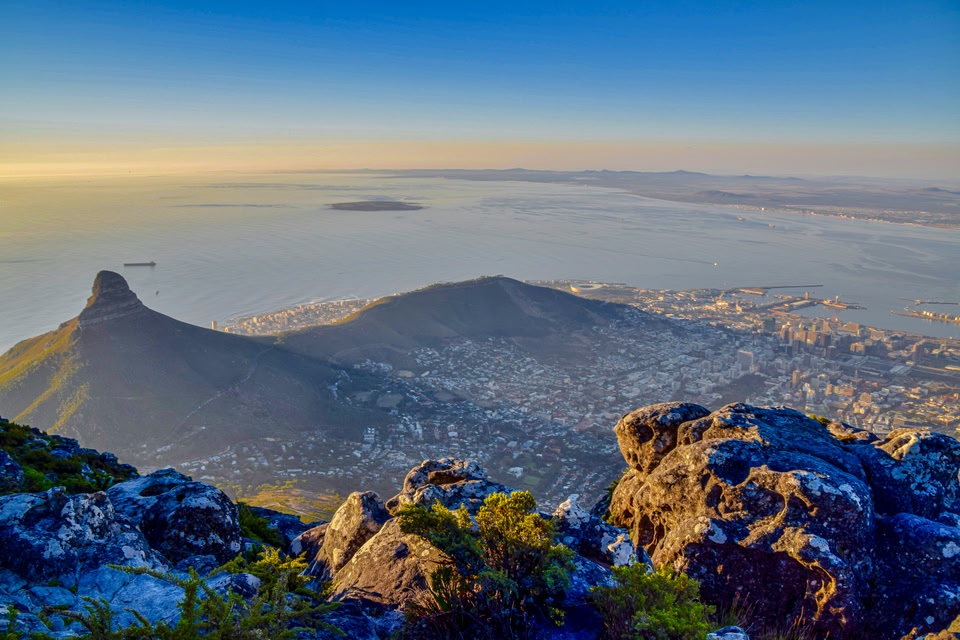 A photo of table top mountain in South Africa, one of the host cities for the 2027 Cricket World Cup