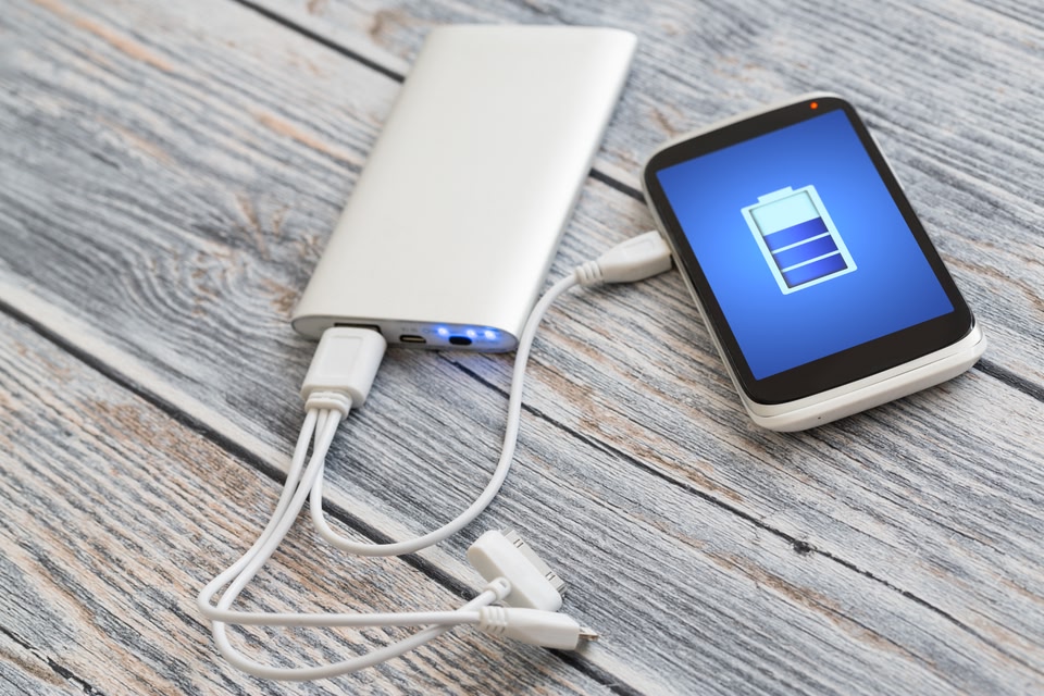 appareil qui charge avec une batterie externe