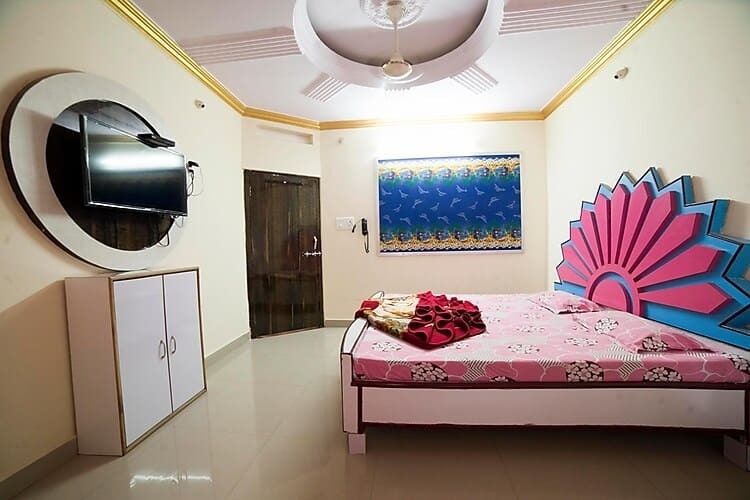 Hotel Madhur Milan
