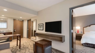 Embassy Suites by Hilton Chicago Naperville