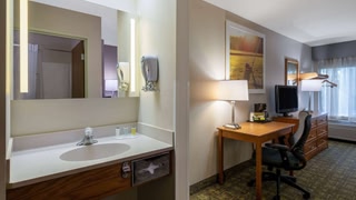 Days Inn & Suites by Wyndham Madison