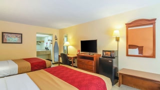 Econo Lodge Inn & Suites Gulfport Airport