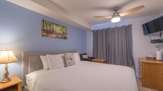 One Hotel Room With King Bed & AC