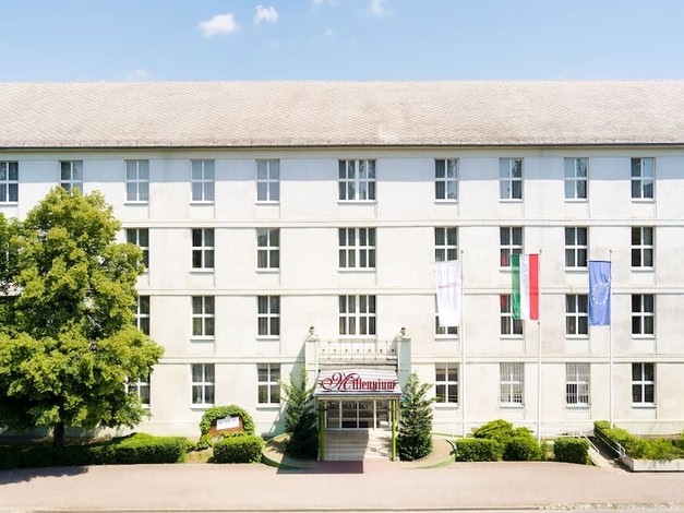 Hotel Millennium