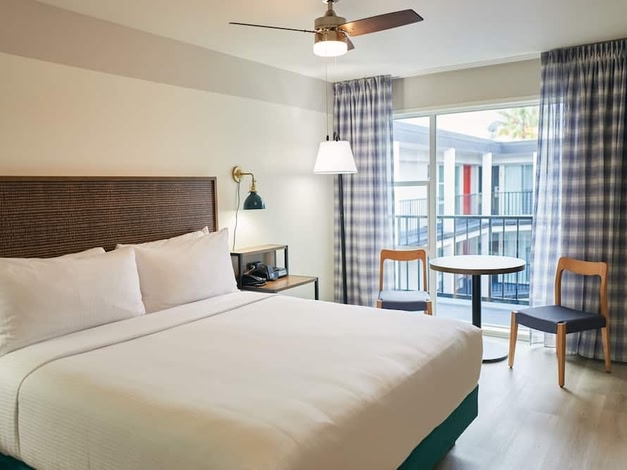 SoMa House – No Resort Fee