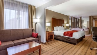 Comfort Inn & Suites Cedar Rapids North - Collins Road