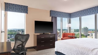 Hampton Inn & Suites Madison/Downtown