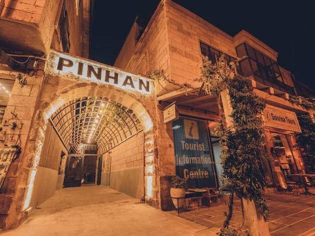 Pinhan Cave Suites