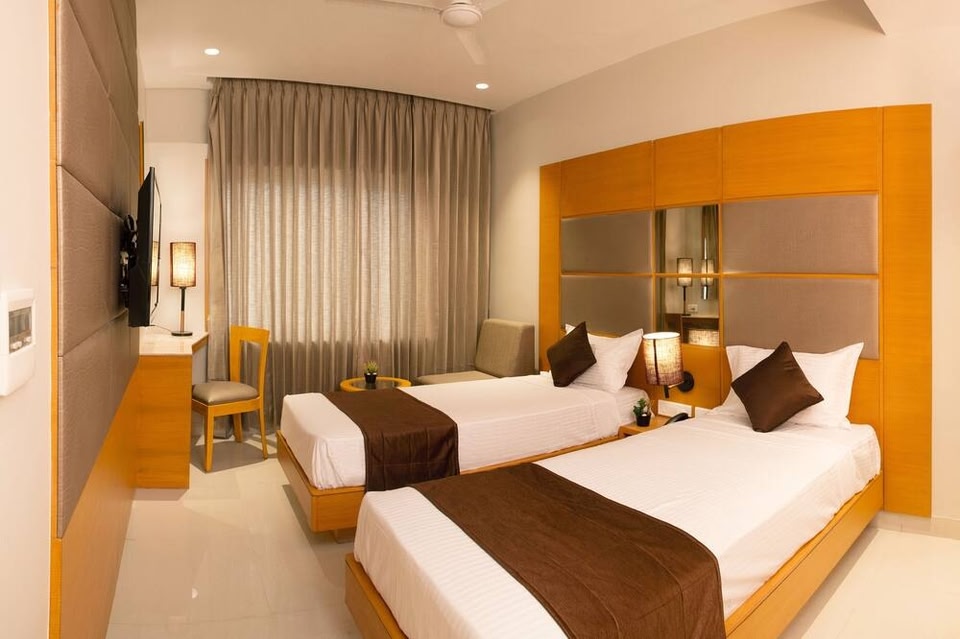Sri Aadhish Grand Hotel