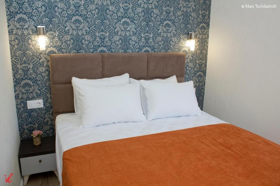 Aura Sameba, Luxury Apartment