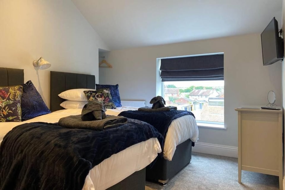 WESTREACH Filey - a 4 Bedroom, all en-suite Sleep 8 Townhouse, Filey ...