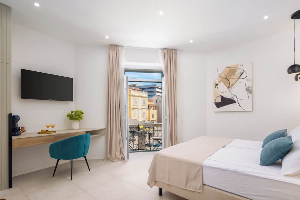 48 Rooms Split
