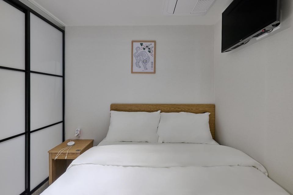 L Hostel