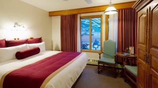 Elk + Avenue Hotel
