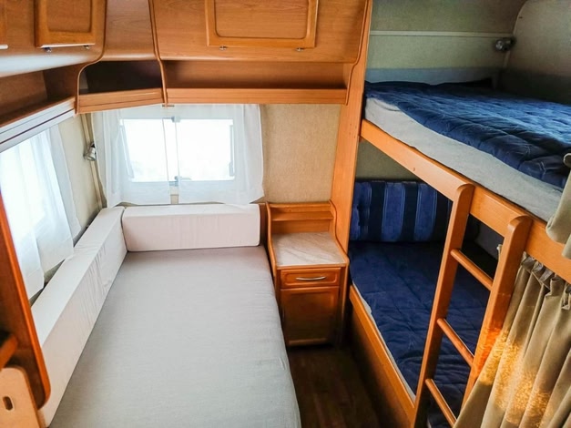 Santa's Winter Caravan-Kabe Royal