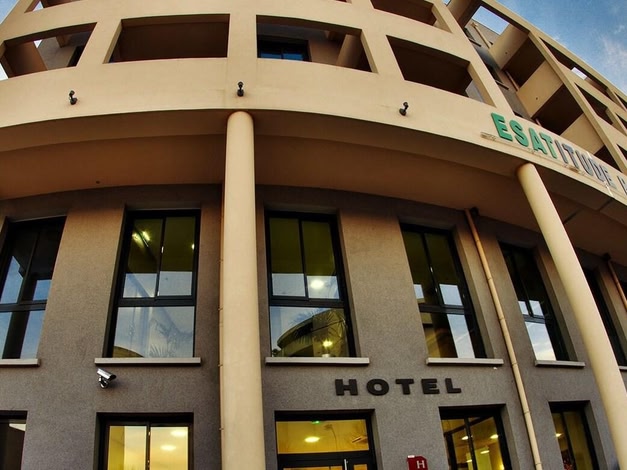 Esatitude Hotel