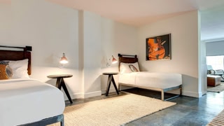 Elwood Hotel & Suites