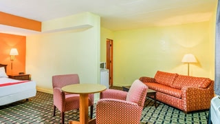 OYO Hotel Downtown Peoria I-74