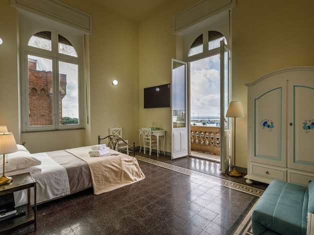 Onlyrooms IV - Sea View & Free Parking