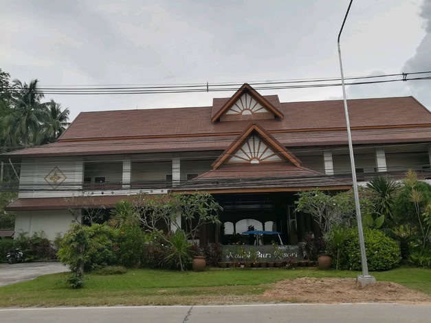 Kanok Buri Resort