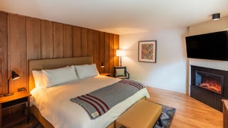 Historic Rocky Waters Inn, A Small Luxury Hotel