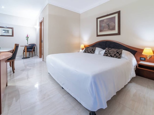 Massimo Plaza Hotel
