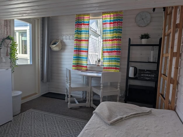 Cozy Cottage - Free Wifi and Parking